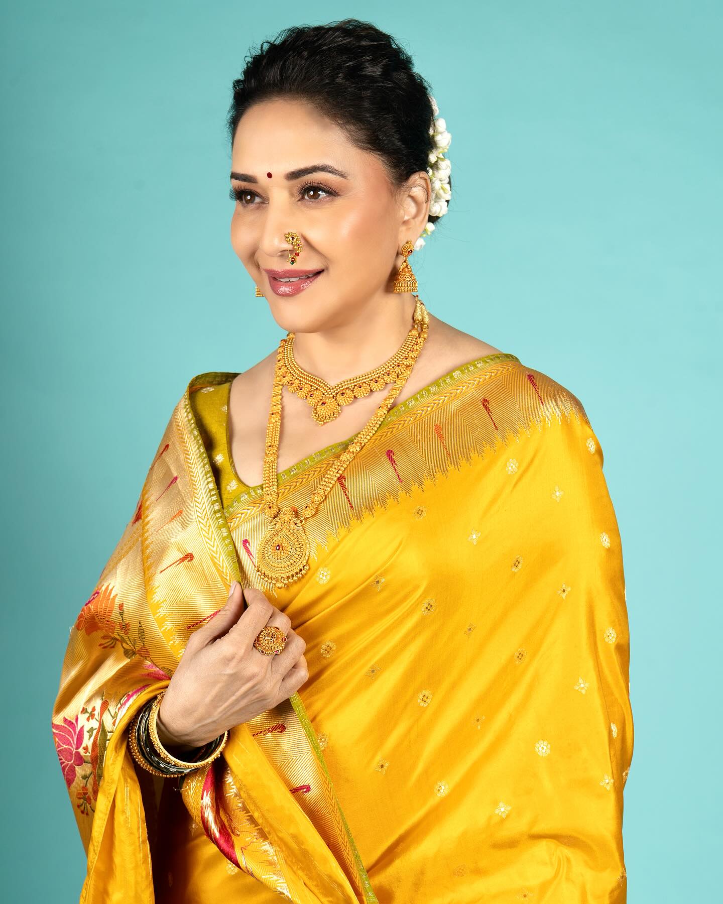 350+ Confident Indian Business Woman In Saree Stock Photos, Pictures &  Royalty-Free Images - iStock