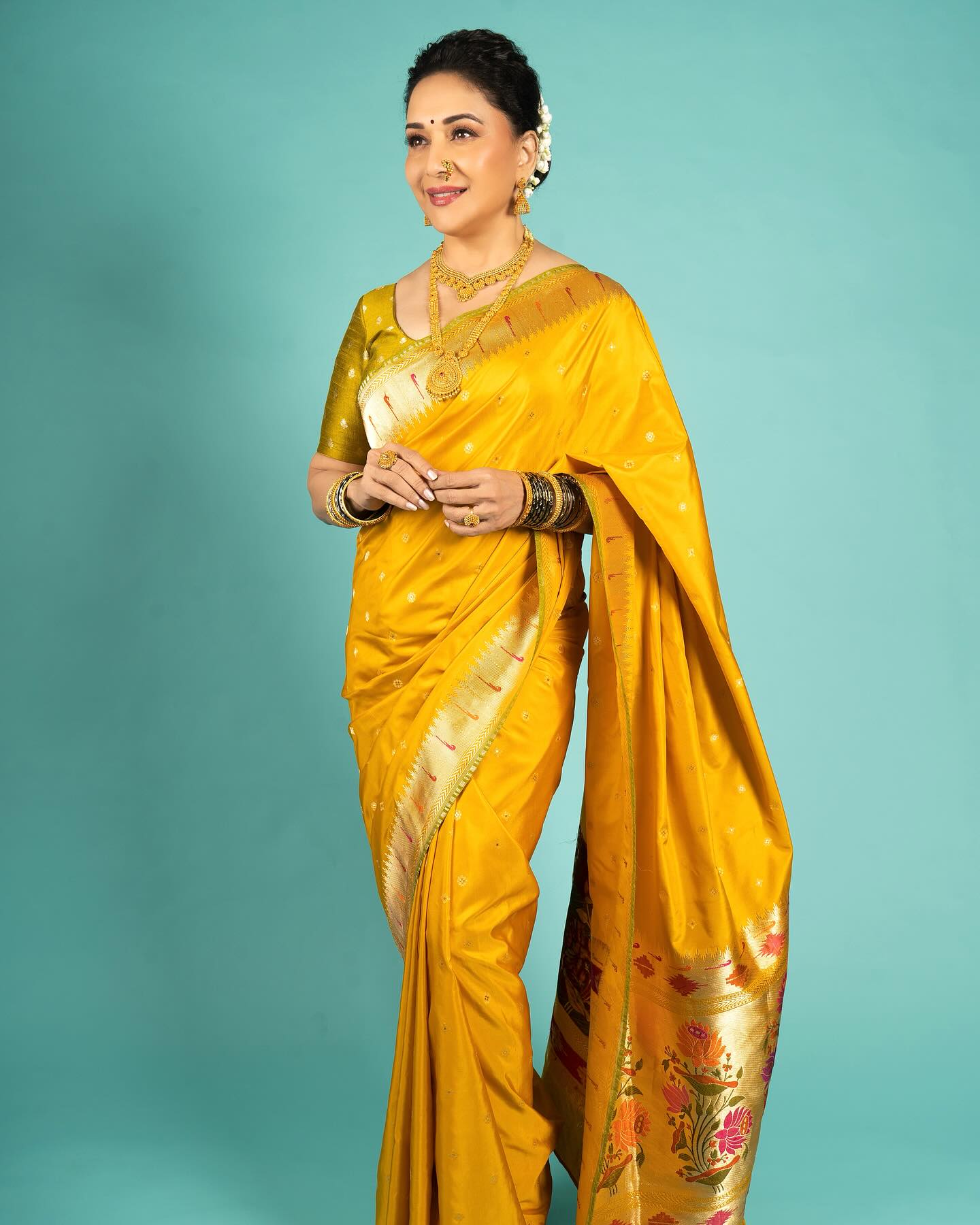 Indian Women Plain Gold Saree at Rs 1745 in Surat | ID: 14539277533